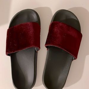 Velvet slides
